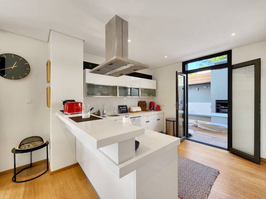 To Let 4 Bedroom Property for Rent in Tamboerskloof Western Cape